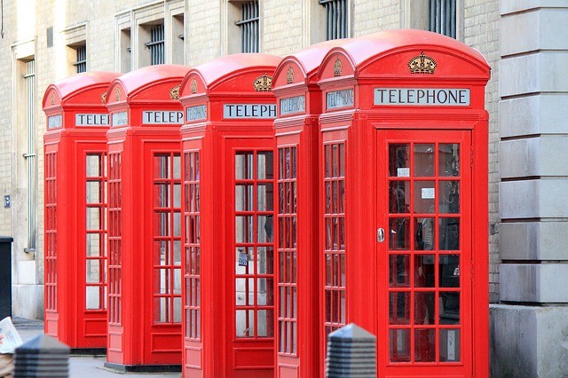 londyn a červené telefónne búdky