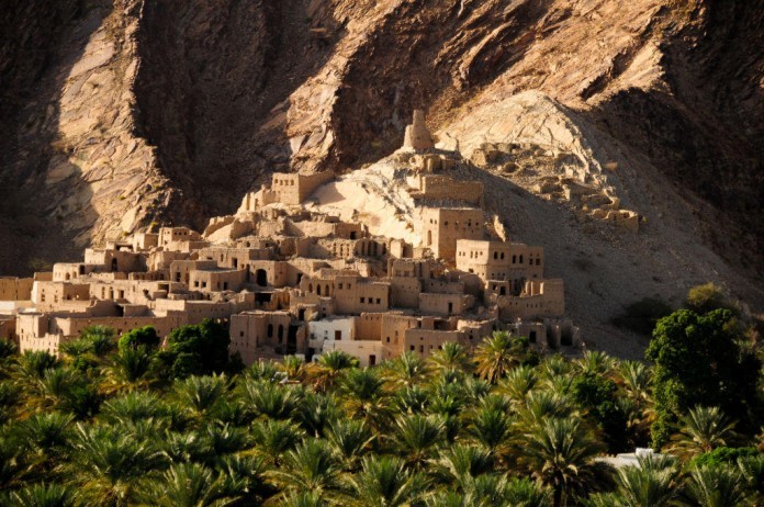 Omán, mestečko v skalách