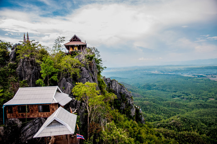 Thajsko, domy na skale
