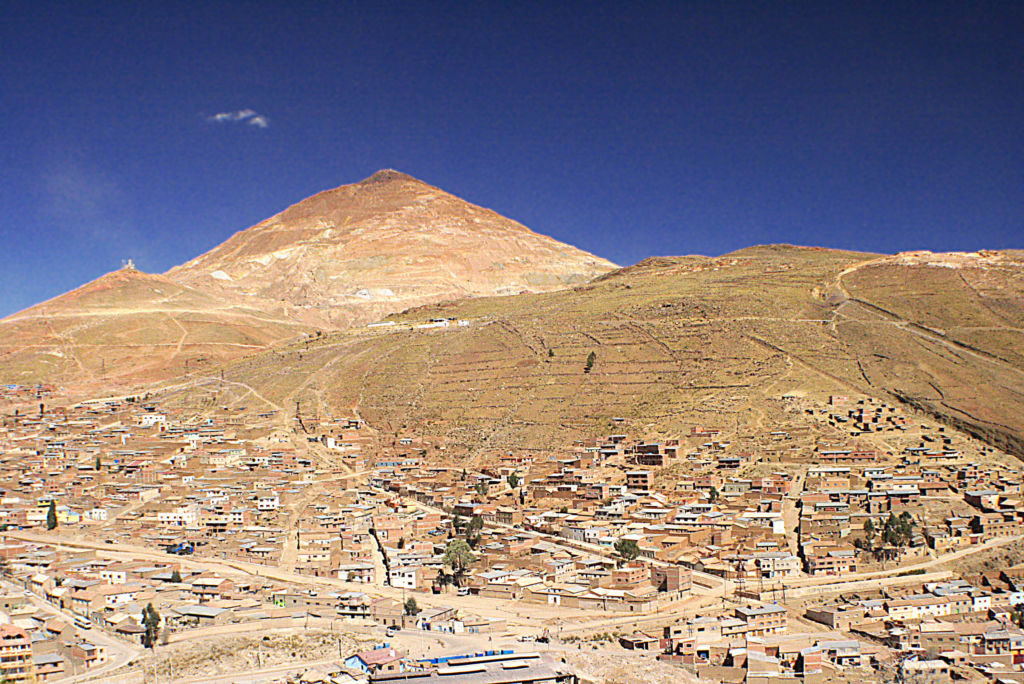 Cerro Rico - hora, ktorá "pojedá" mužov